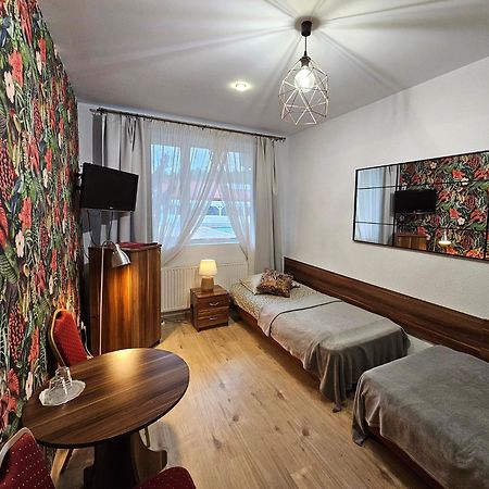 Hotel Kurpia Arte Nowogrod Luaran gambar