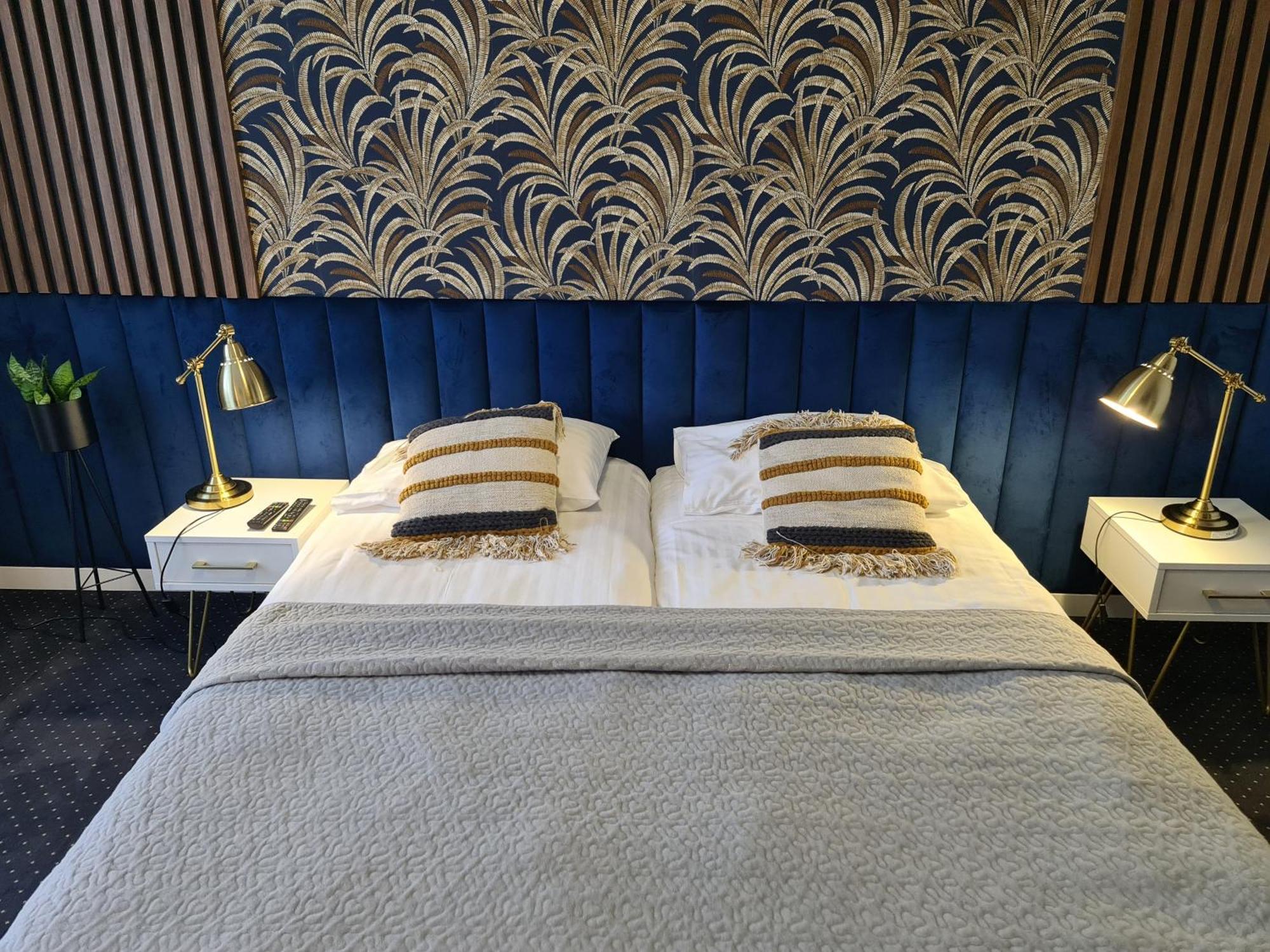 Hotel Kurpia Arte Nowogrod Luaran gambar