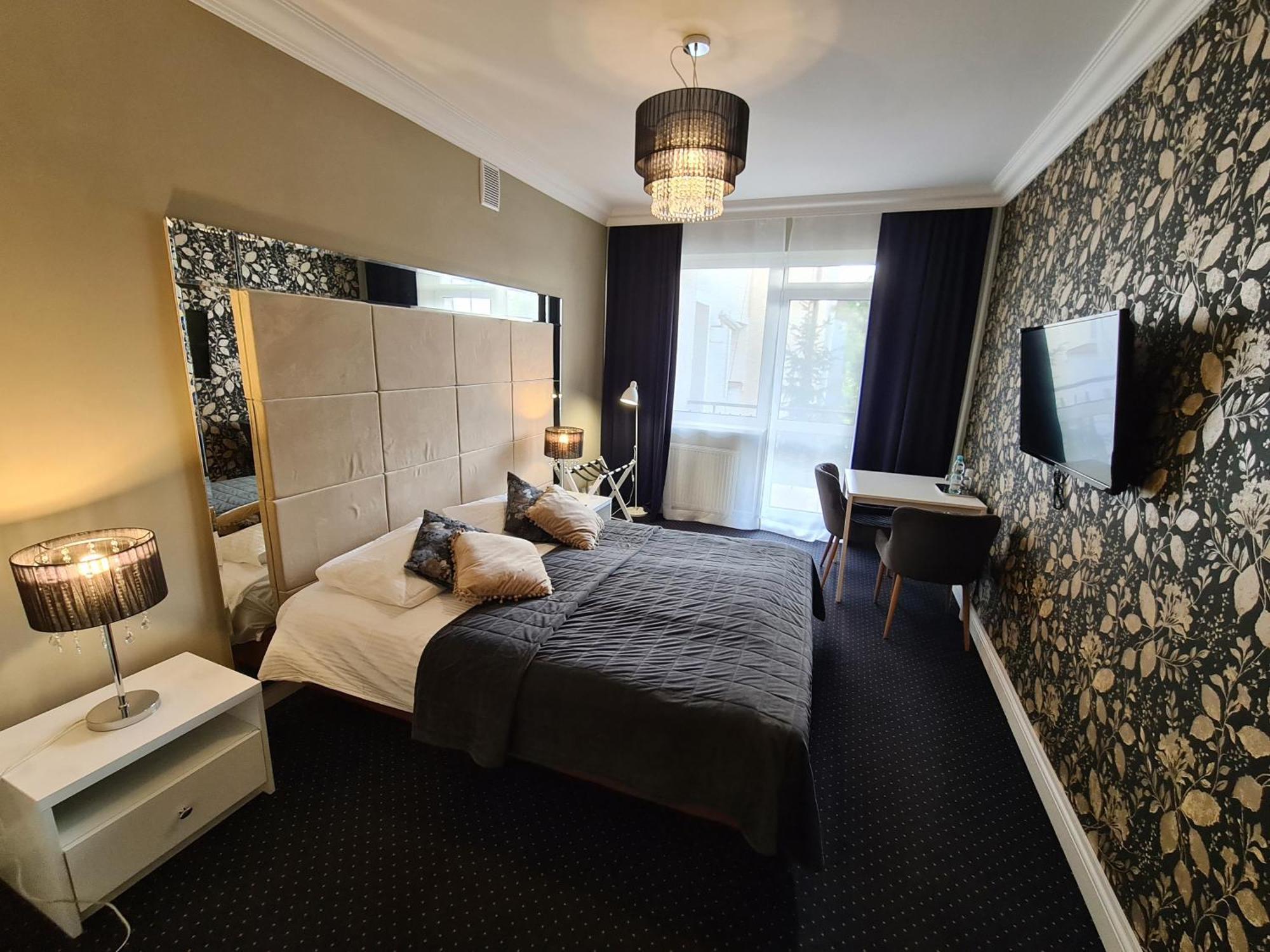 Hotel Kurpia Arte Nowogrod Luaran gambar